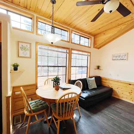Sally'S Cabin Is A Quaint Two Bedroom Tiny Home Woodland Park Eksteriør billede
