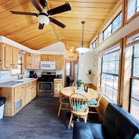 Sally'S Cabin Is A Quaint Two Bedroom Tiny Home Woodland Park Eksteriør billede